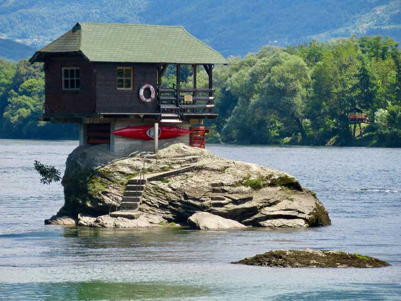 خانه ای روی صخره در صربستان _ کوچکترین خانه جهان