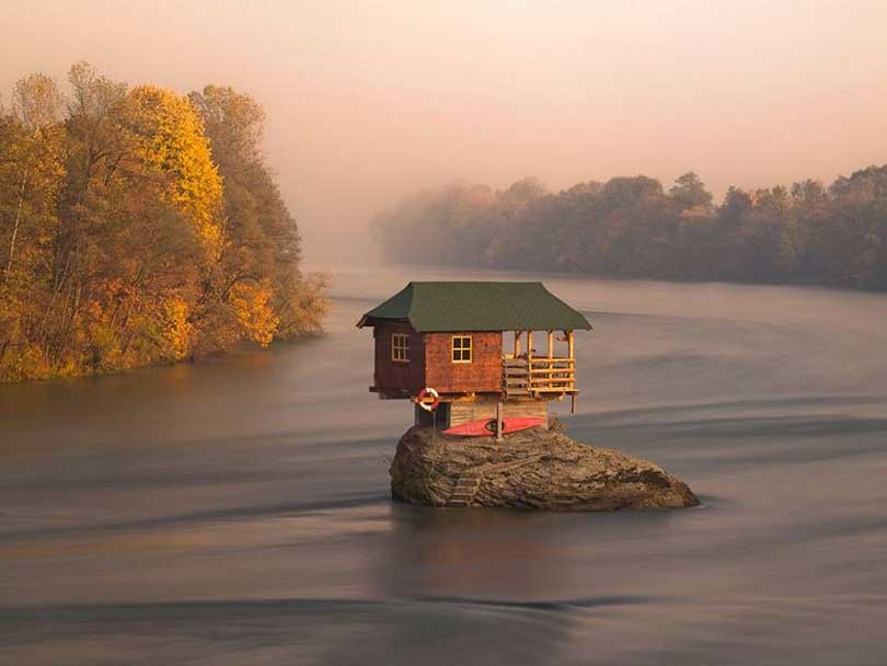 خانه ای روی صخره در صربستان _ کوچک ترین خانه جهان
